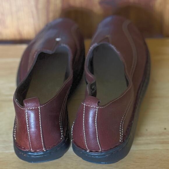Clarks Women's Leather Cyrus Center Gore Loafer Brown Shoe, size 8Medium Slip On - Picture 8 of 8